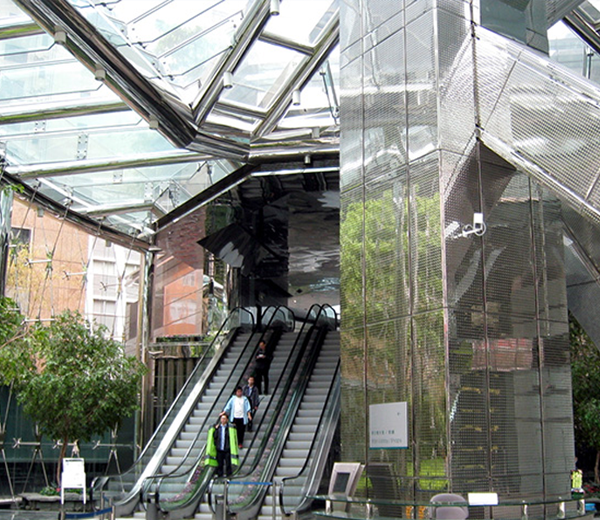 Cheung Kong Centre renovation escalator 692 x 520